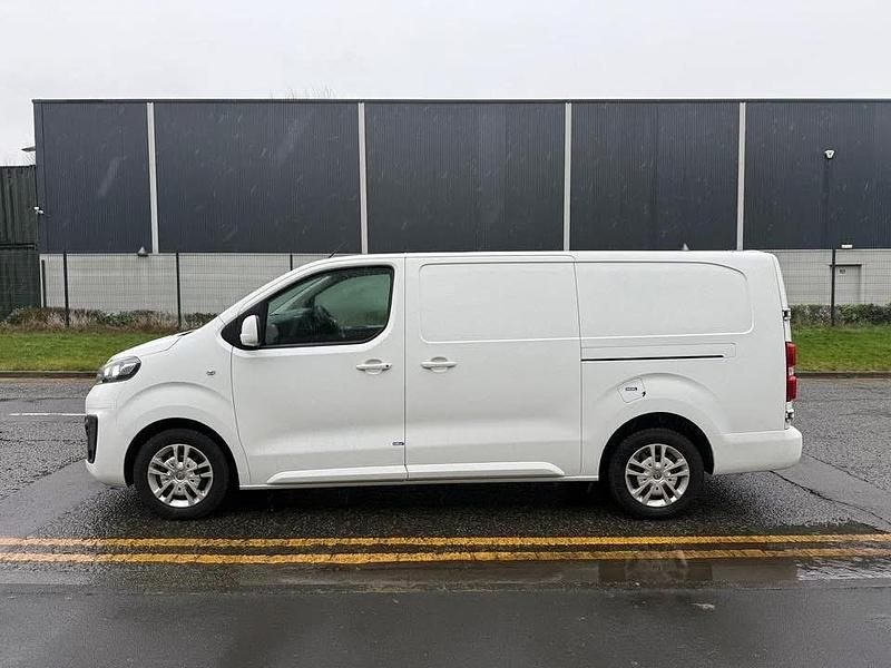 Used Vauxhall Vivaro Sportive 120 HP (88 kW) 2020 White MPV