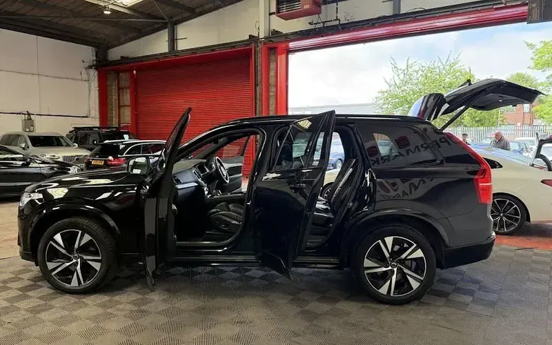 Used Volvo XC90 R-Design 250 HP (183 kW) 2021 Black SUV
