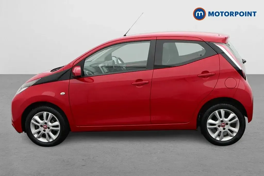Used Toyota Aygo X-play 69 HP (50 kW) 2017 Red Hatchback