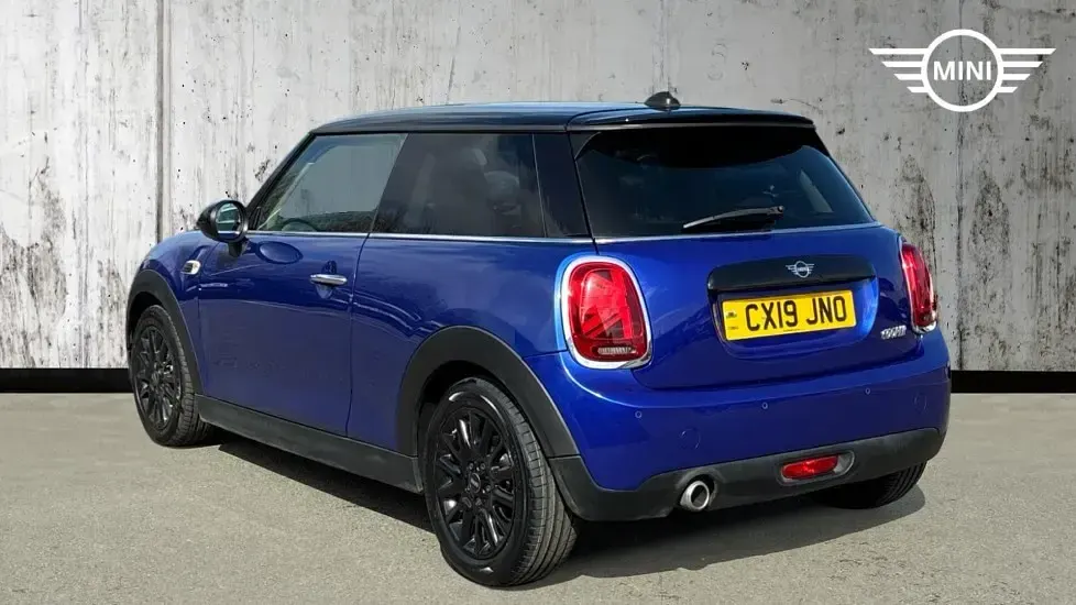 Used Mini Cooper Classic 134 HP (98 kW) 2019 Blue Hatchback
