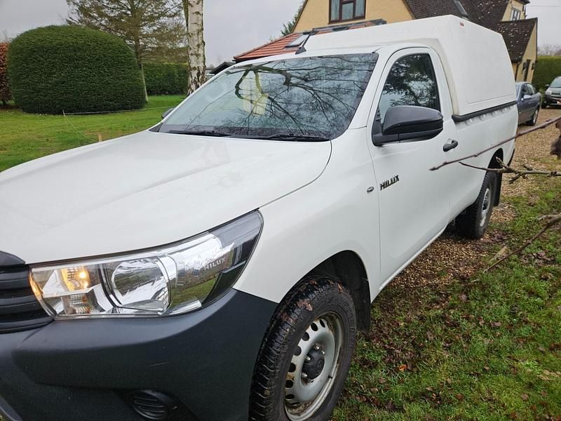 Used Toyota HiLux Active 150 HP (110 kW) 2020 White Pickup