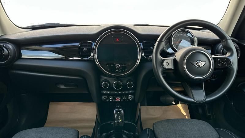 Used Mini Cooper Classic 136 HP (100 kW) 2022 Yellow Hatchback