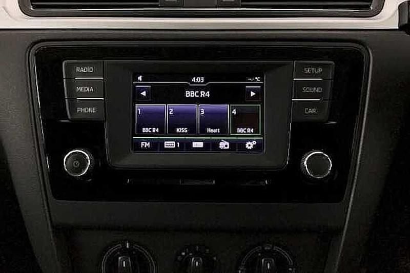 Used Skoda Rapid SE 88 HP (64 kW) 2017 Brilliant silver metallic Hatchback