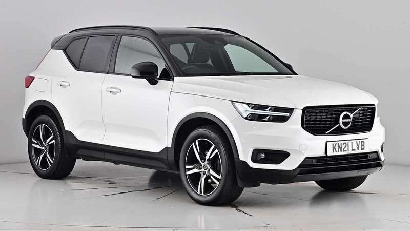 Crystal white Used 2021 Volvo XC40 R-Design SUV | £21,995 (Fair price) - Image 1/4