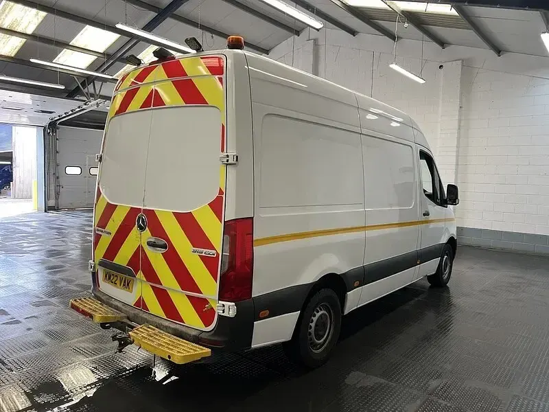 Used Mercedes Sprinter Progressive 150 HP (110 kW) 2022 White Van