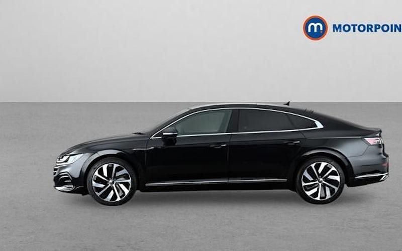 Begagnad VW Arteon R-line 190 HK (139 kW) 2023 Svart Halvkombi