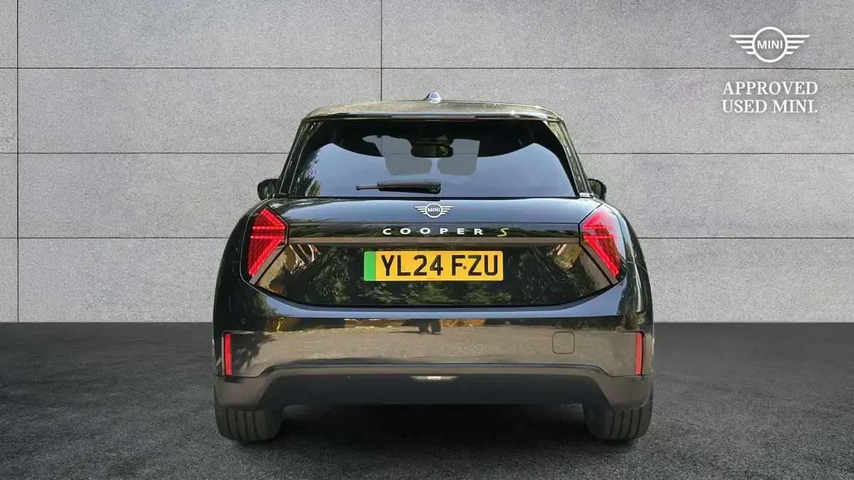 Used Mini Cooper SE Hatch 158 kW (215 HP) 2024 Black Hatchback