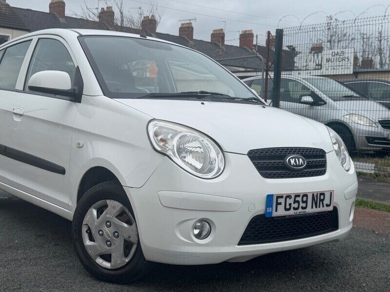 White Used 2009 Kia Picanto Hatchback | £2,295 (Fair price) - Image 1/4