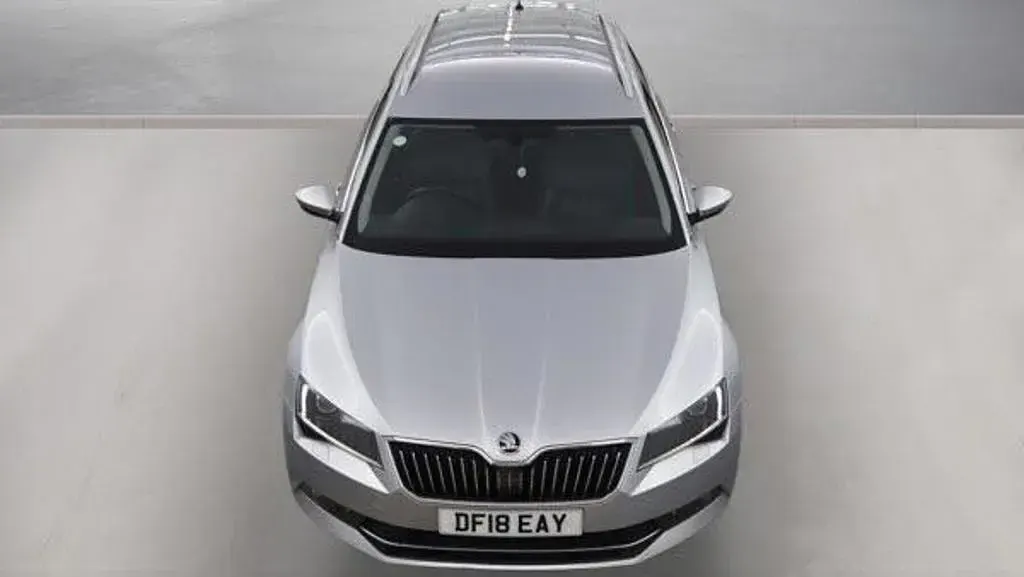 Used Skoda Superb SE L Executive 190 HP (139 kW) 2018 Silver Estate