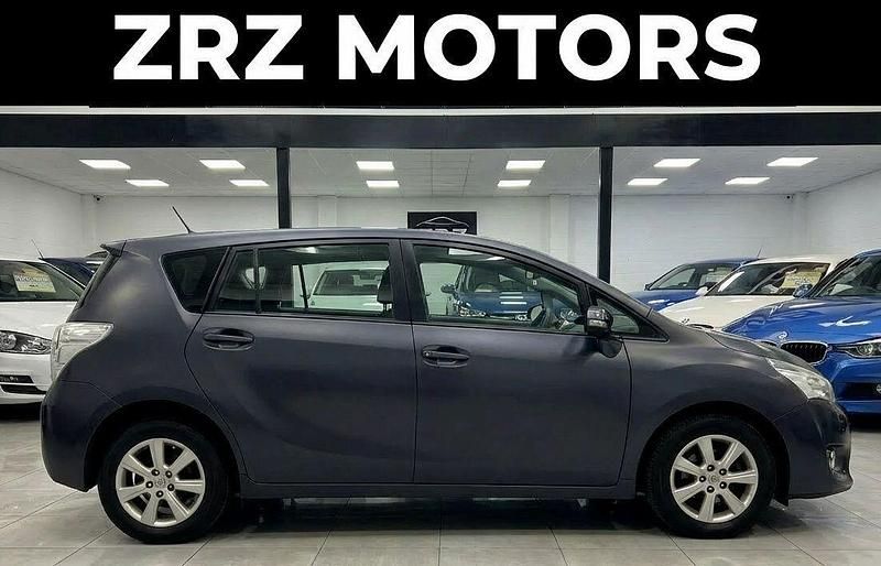 Used Toyota Verso 112 HP (82 kW) 2016 Blue MPV