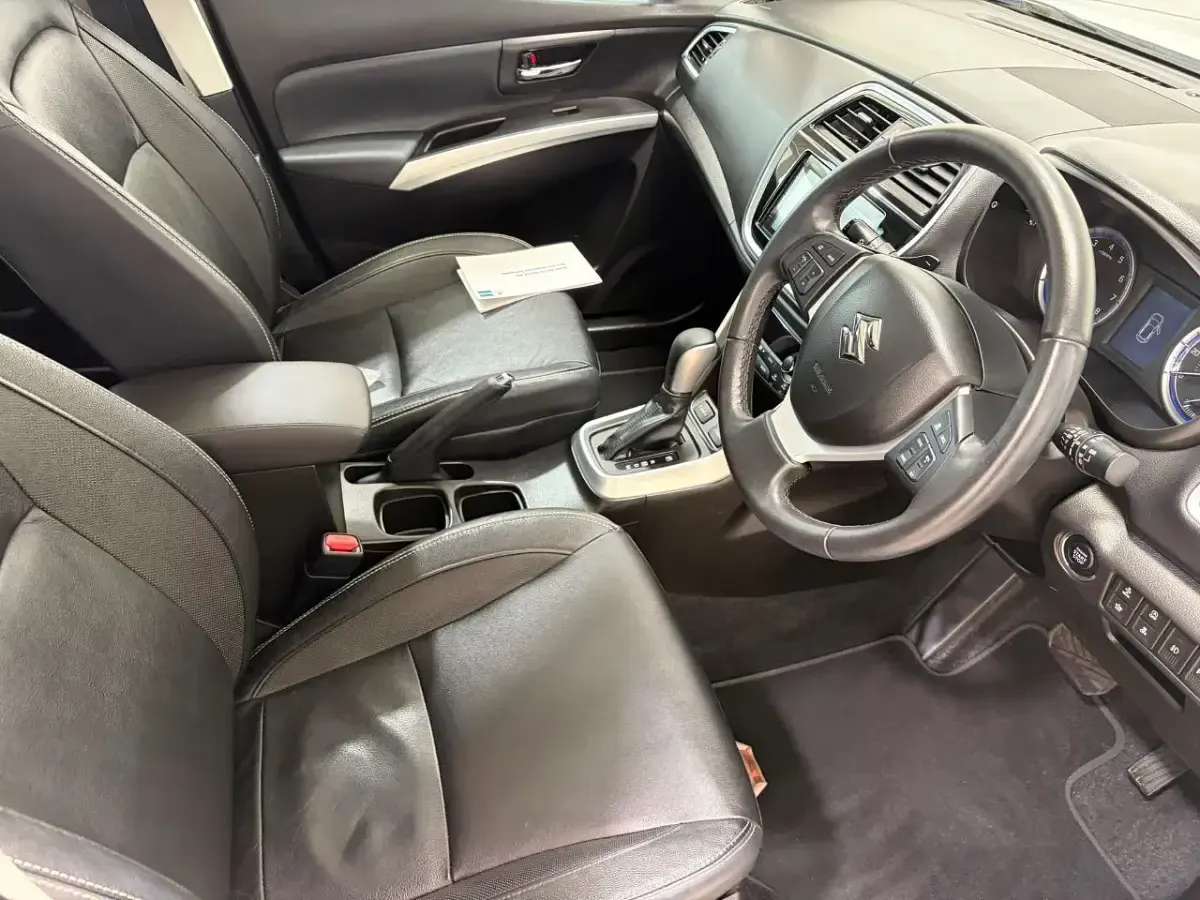 Used Suzuki SX4 SZ5 140 HP (102 kW) 2019 White Hatchback