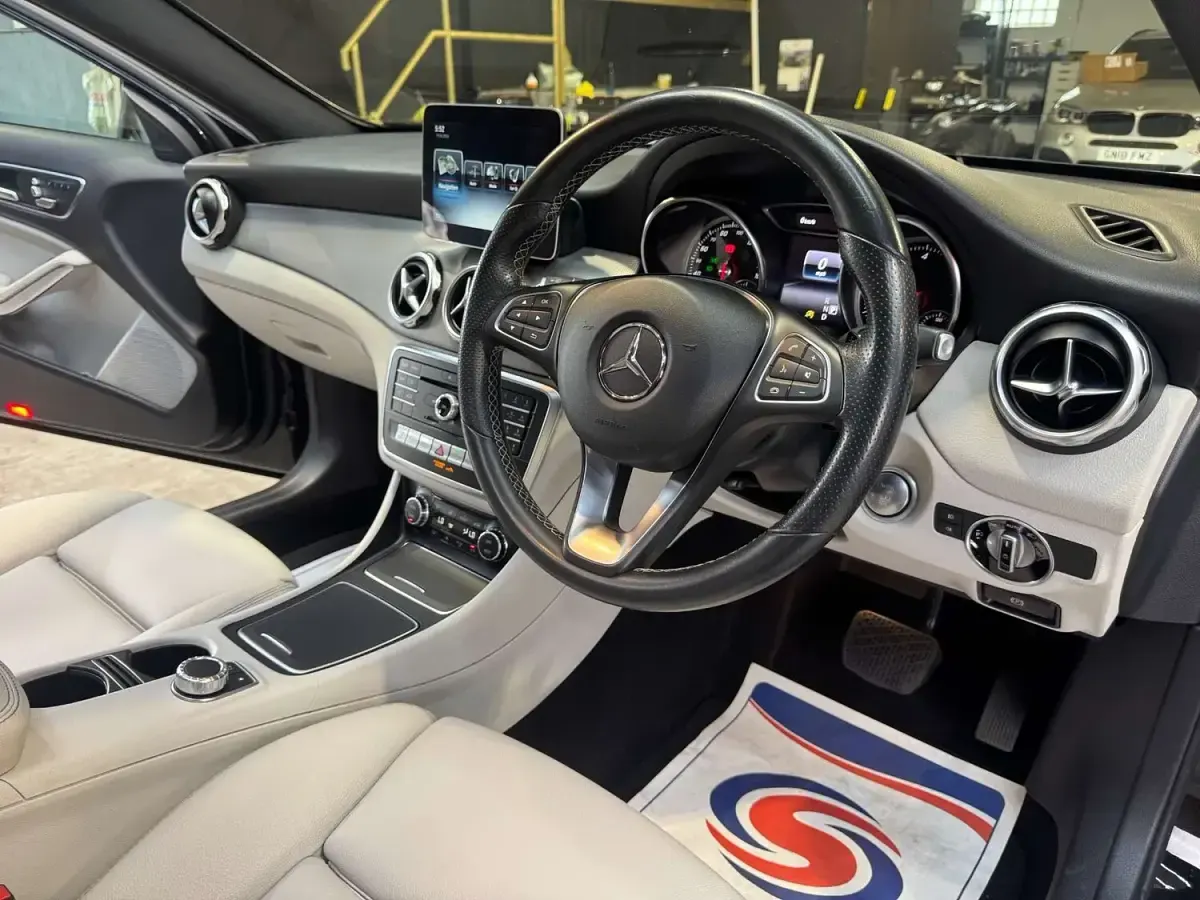 Used Mercedes GLA200 Premium Plus 136 HP (100 kW) 2018 Black SUV