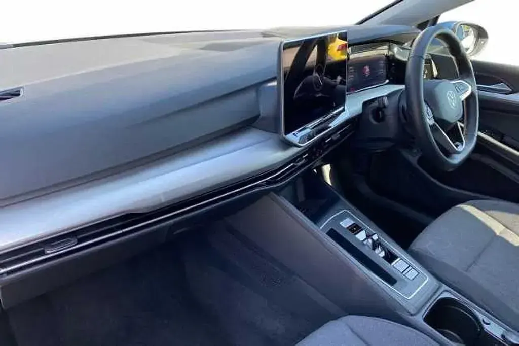 Second-hand VW Golf VIII 204 CP (150 kW) 2025