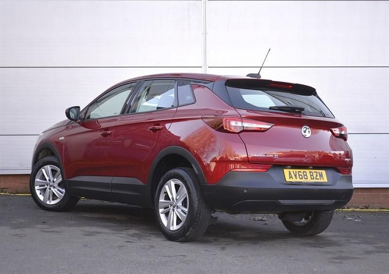 Used Vauxhall Grandland X S 130 HP (95 kW) 2018 Red SUV