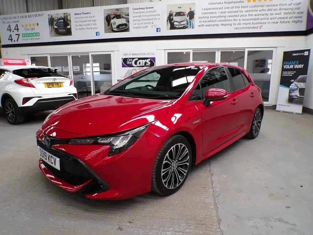 Used Toyota Corolla Design 122 HP (89 kW) 2019 Red Hatchback