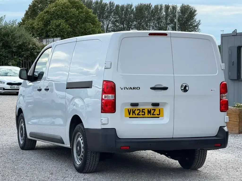 Used Vauxhall Vivaro 150 HP (110 kW) 2025 White MPV