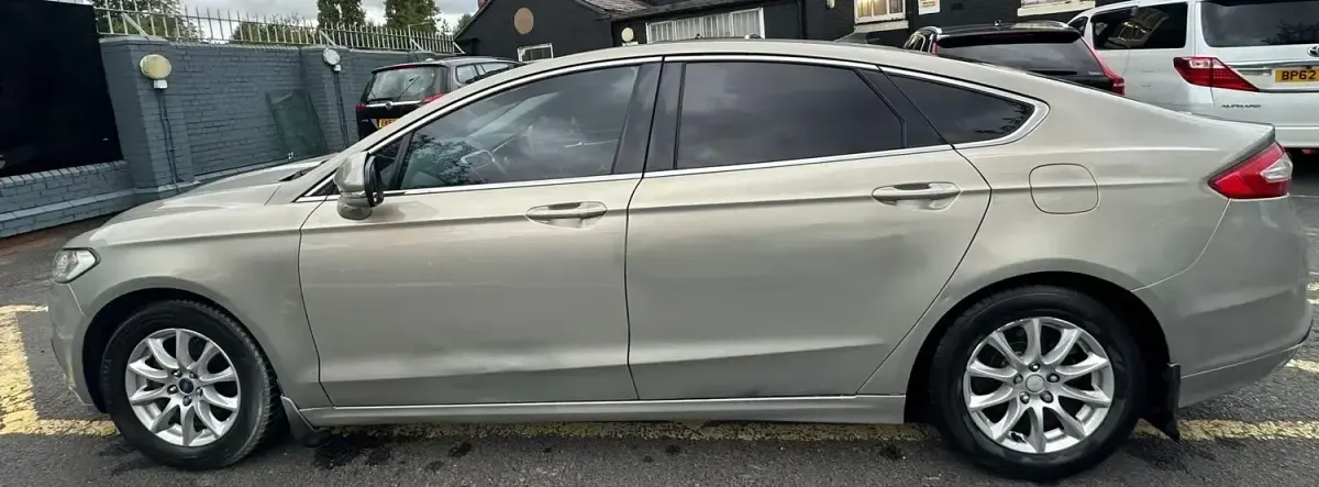 Usado Ford Mondeo Zetec 2015 Prateado Citadino
