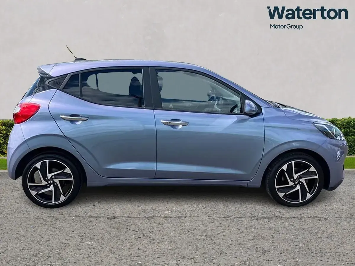 Used Hyundai i10 Premium 84 HP (61 kW) 2024 Blue Hatchback