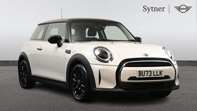 White Used 2023 Mini Cooper Classic Hatchback | £18,500 (Fair price) - Image 1/4