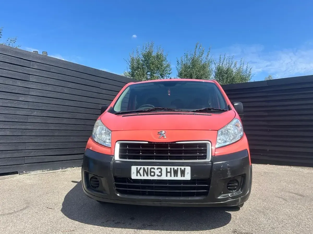 Used Peugeot Expert 2014 Red Van