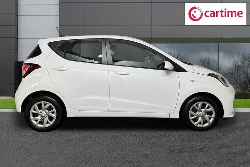 Used Hyundai i10 SE 87 HP (63 kW) 2020 White Hatchback