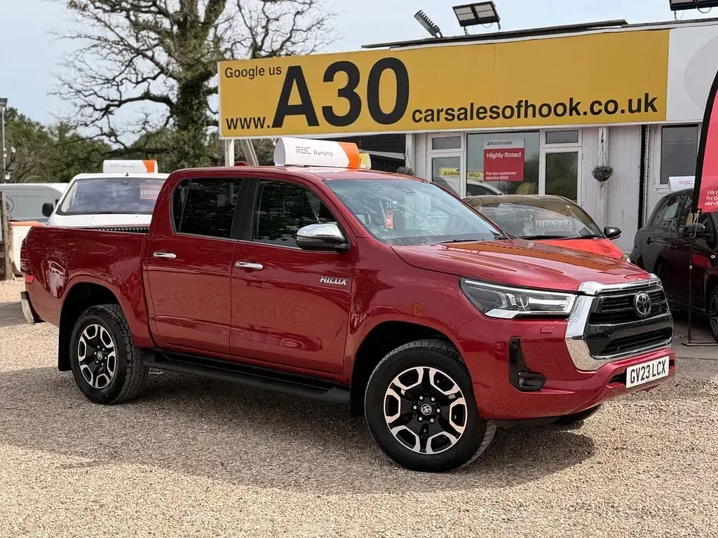 Used Toyota HiLux 201 HP (147 kW) 2023 Red Pickup