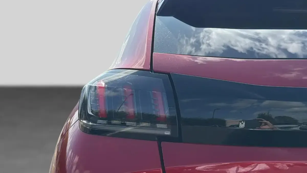Used Peugeot 208 Allure+ 99 HP (72 kW) 2023 Red Hatchback