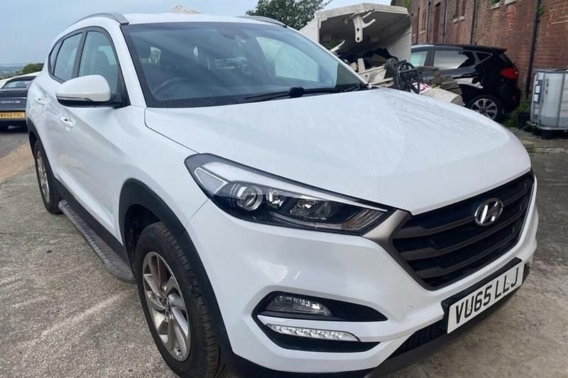 White Used 2016 Hyundai Tucson SE SUV | £8,480 (A bit pricey) - Image 1/1