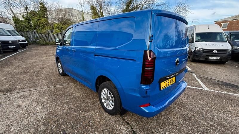 Nowe VW Transporter Pro 2025 Niebieski Van