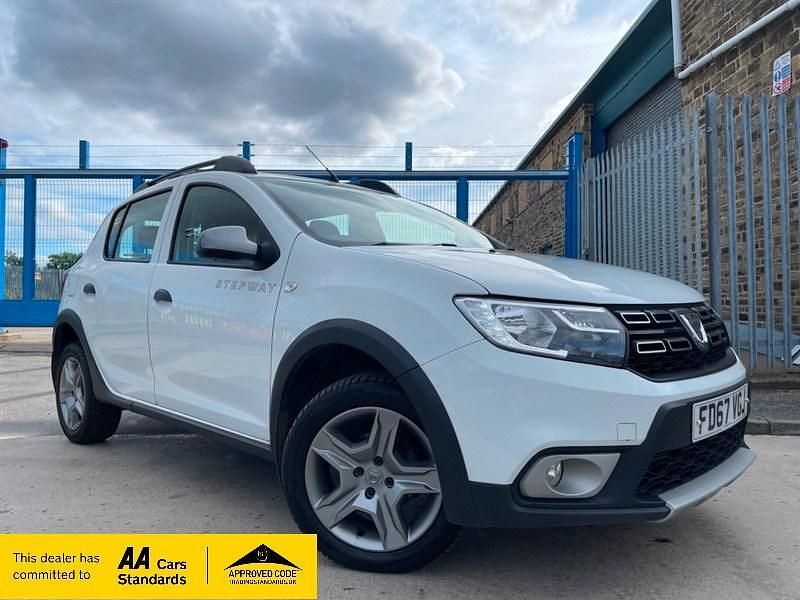 White Used 2018 Dacia Sandero Stepway Ambiance Hatchback | £4,499 (Fair price) - Image 1/4