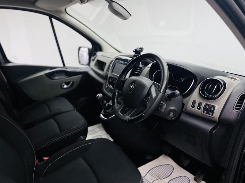 Used Renault Trafic 2019 Black MPV