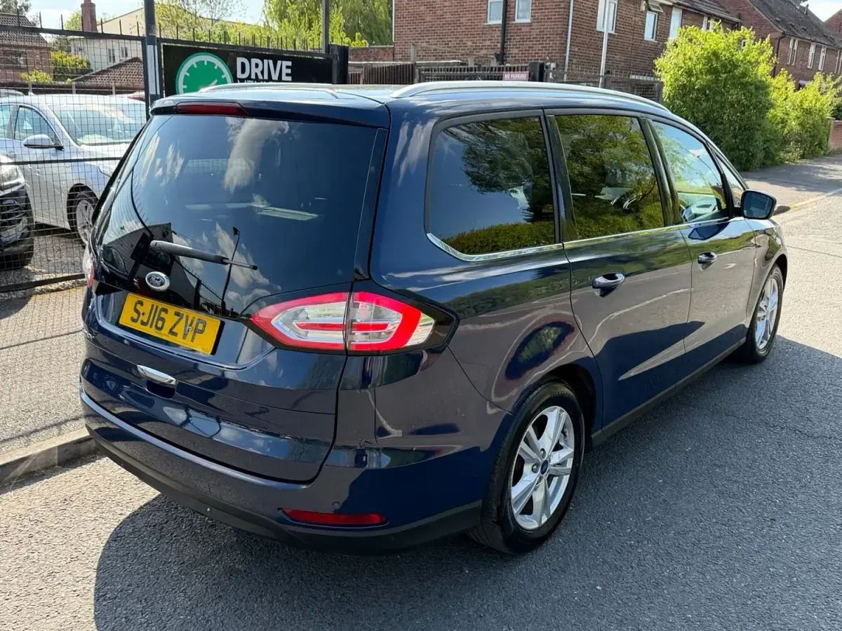 Usado Ford Galaxy Titanium 150 HP (110 kW) 2016 Azul Monovolume