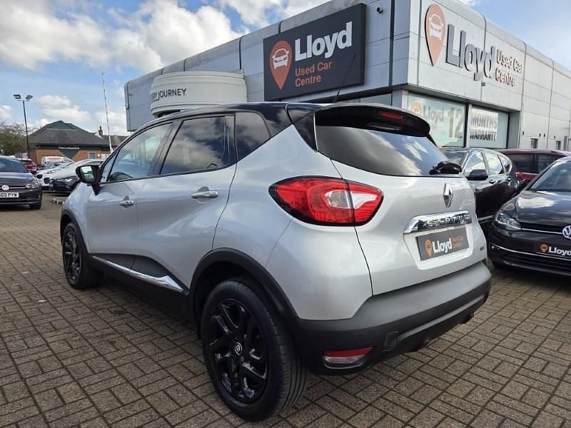 Used Renault Captur Dynamique 90 HP (66 kW) 2016 Silver/black SUV