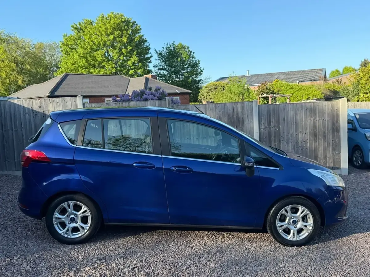 Używany Ford B-MAX Zetec 2015 Niebieski Minivan
