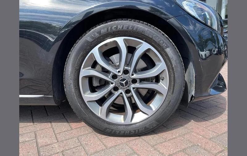 Begagnad Mercedes C220 170 HK (125 kW) 2017 Svart Sedan