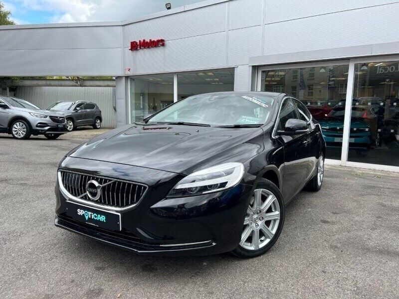 Onyx black Used 2018 Volvo V40 Inscription Estate | £14,795 (A bit pricey) - Image 1/4