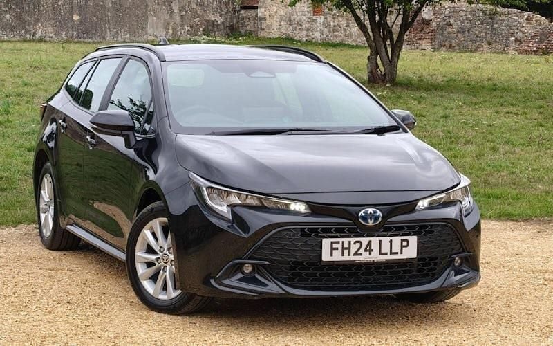 Used 2025 Toyota Corolla Estate | £22,615 (Good price) - Image 1/2