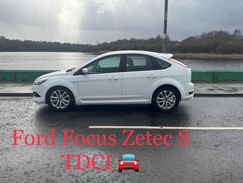 Used Ford Focus Zetec 2011 White Hatchback