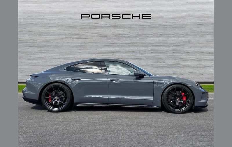 Używany Porsche Taycan 514 kW (700 KM) 2025 Szary Sedan/Limuzyna