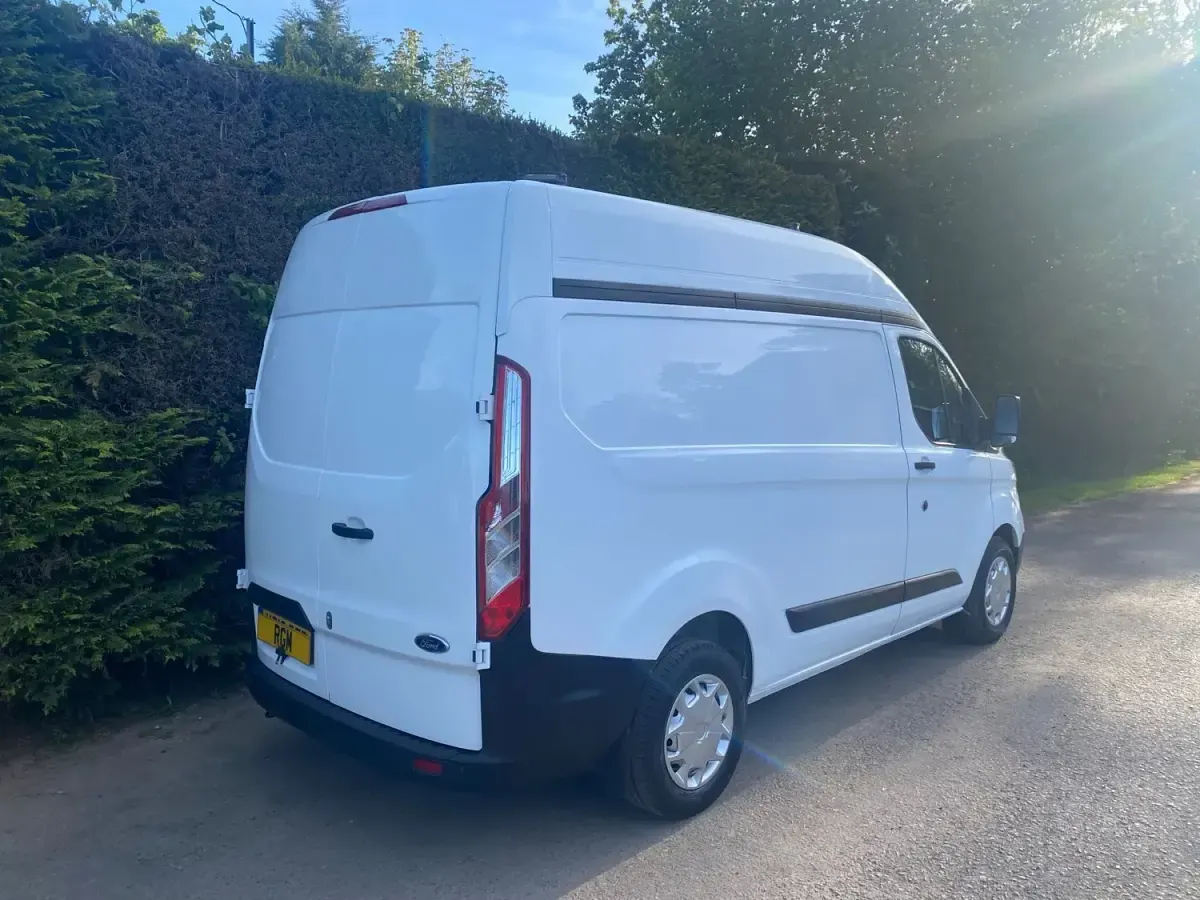 Used Ford Transit Custom 105 HP (77 kW) 2019 White Van