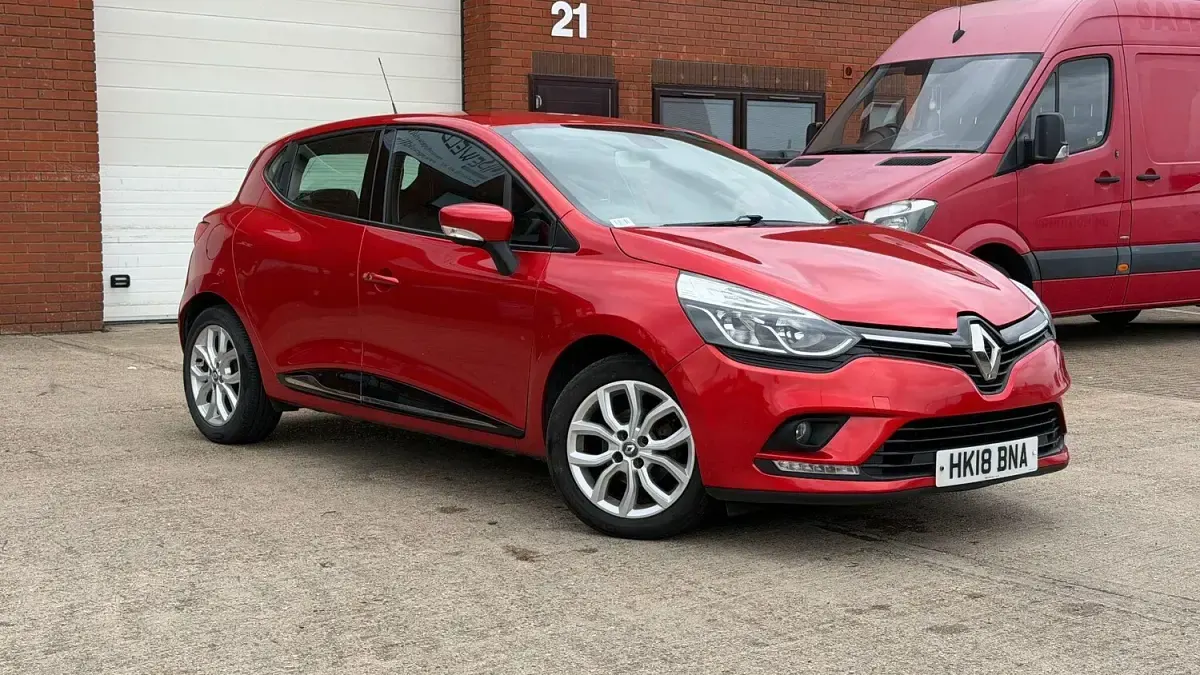 Used Renault Clio IV Dynamique 2018 Red Hatchback