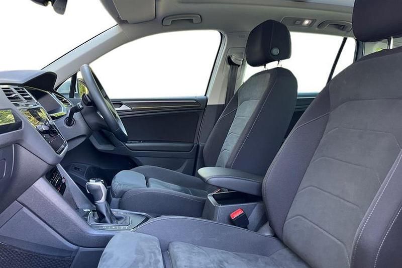Używany VW Tiguan Elegance 150 KM (110 kW) 2021 Srebrny SUV
