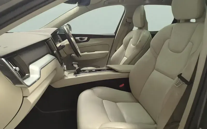 Used Volvo XC60 Momentum 190 HP (139 kW) 2019 SUV