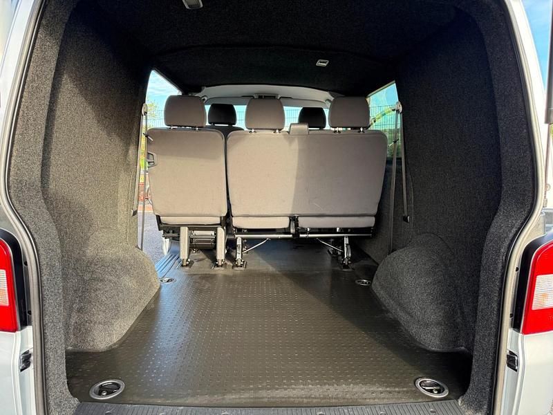 Begagnad VW Transporter Highline 180 HK (132 kW) 2013 Silver Van