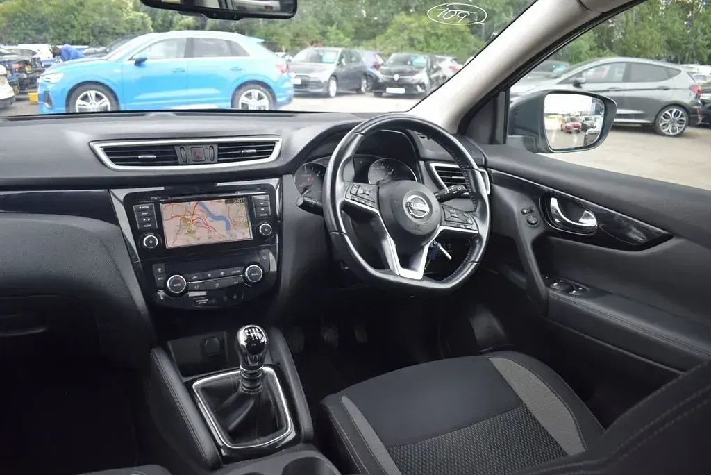 Used Nissan Qashqai Acenta Premium 115 HP (84 kW) 2019 Grey SUV