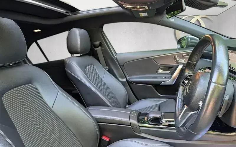 Begagnad Mercedes A180 Premium Plus 116 HK (85 kW) 2018 Grå Halvkombi