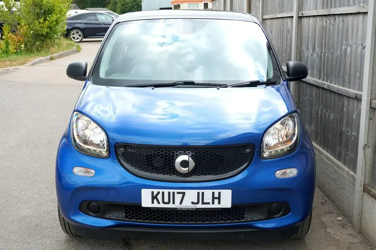 Used Smart ForFour Passion 71 HP (52 kW) 2017 Black Hatchback