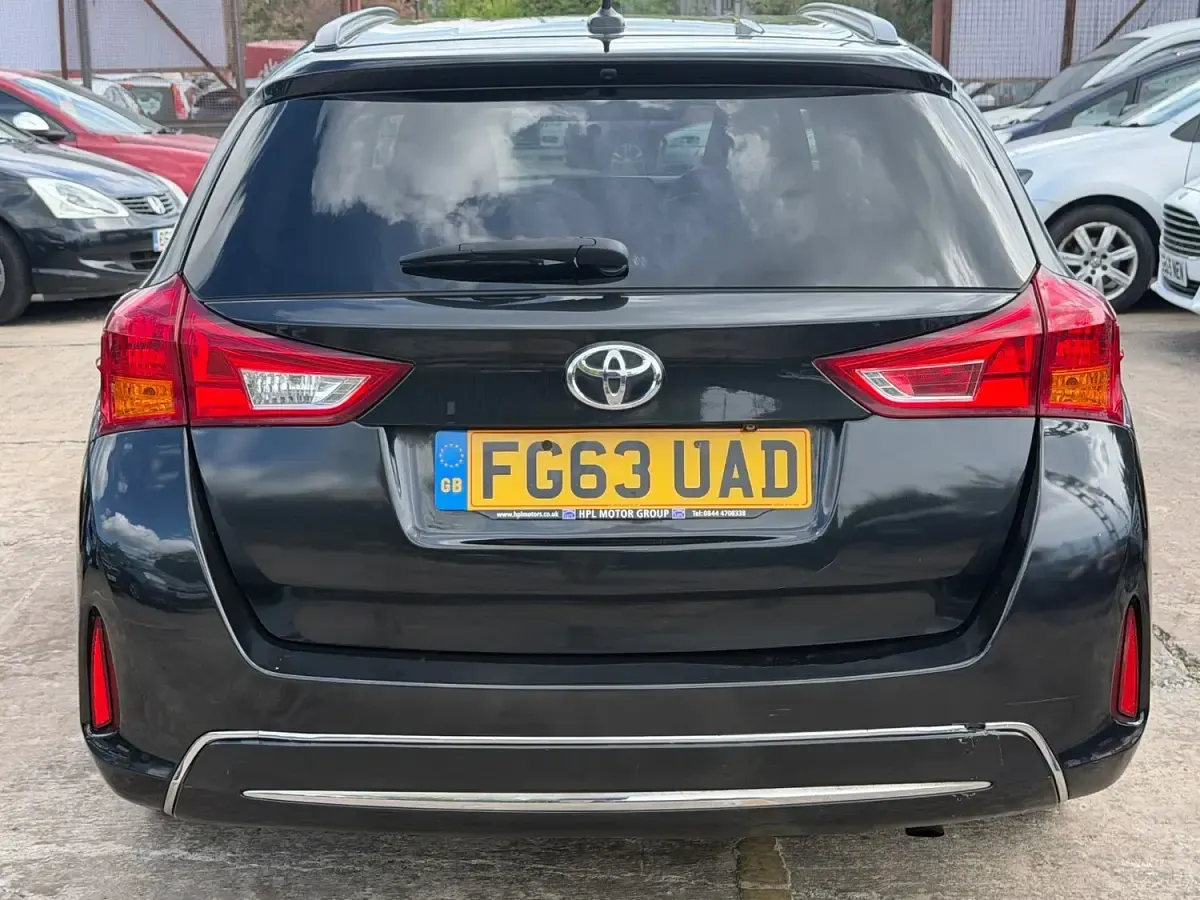 Used Toyota Auris Sport 132 HP (97 kW) 2014 Black Estate