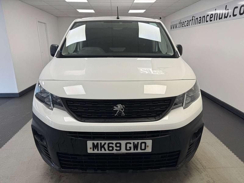 Used Peugeot Partner 131 HP (96 kW) 2019 White MPV