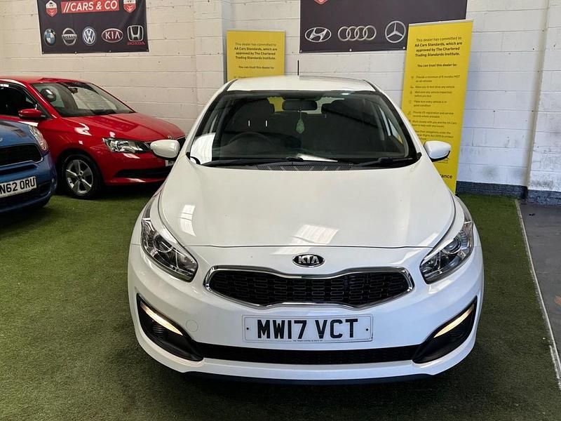 Used Kia Ceed 134 HP (98 kW) 2017 White Hatchback